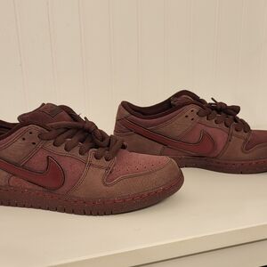Mens Nike Burgundy Sneakers